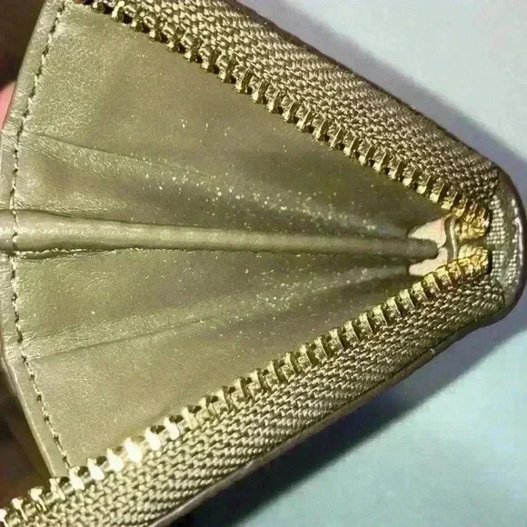 EUC 🔥Michael Kors Card Case Zipped Wallet - Picture 9 of 16